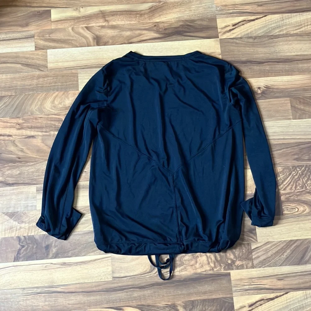 Athleta Women’s Long Sleeve Black Shirt with Cinch at Bottom, Size XS - Picture 5 of 5